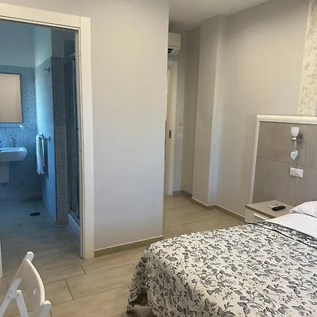 לינה וארוחת בוקר Maresmeraldo Holidays 3*