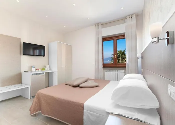 Maresmeraldo Holidays 3* סורנטו